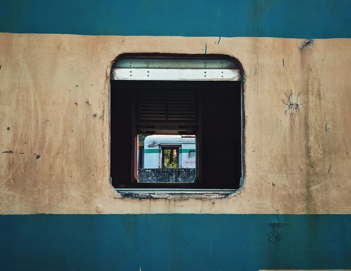 Comparing Cornwall's Coastal Trains: St Ives Bay Line vs. Looe Valley Line